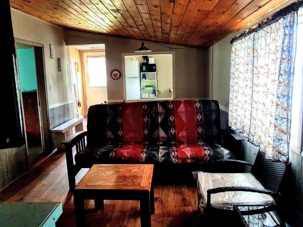 Marble Lake Lodge Cloyne ภายนอก รูปภาพ