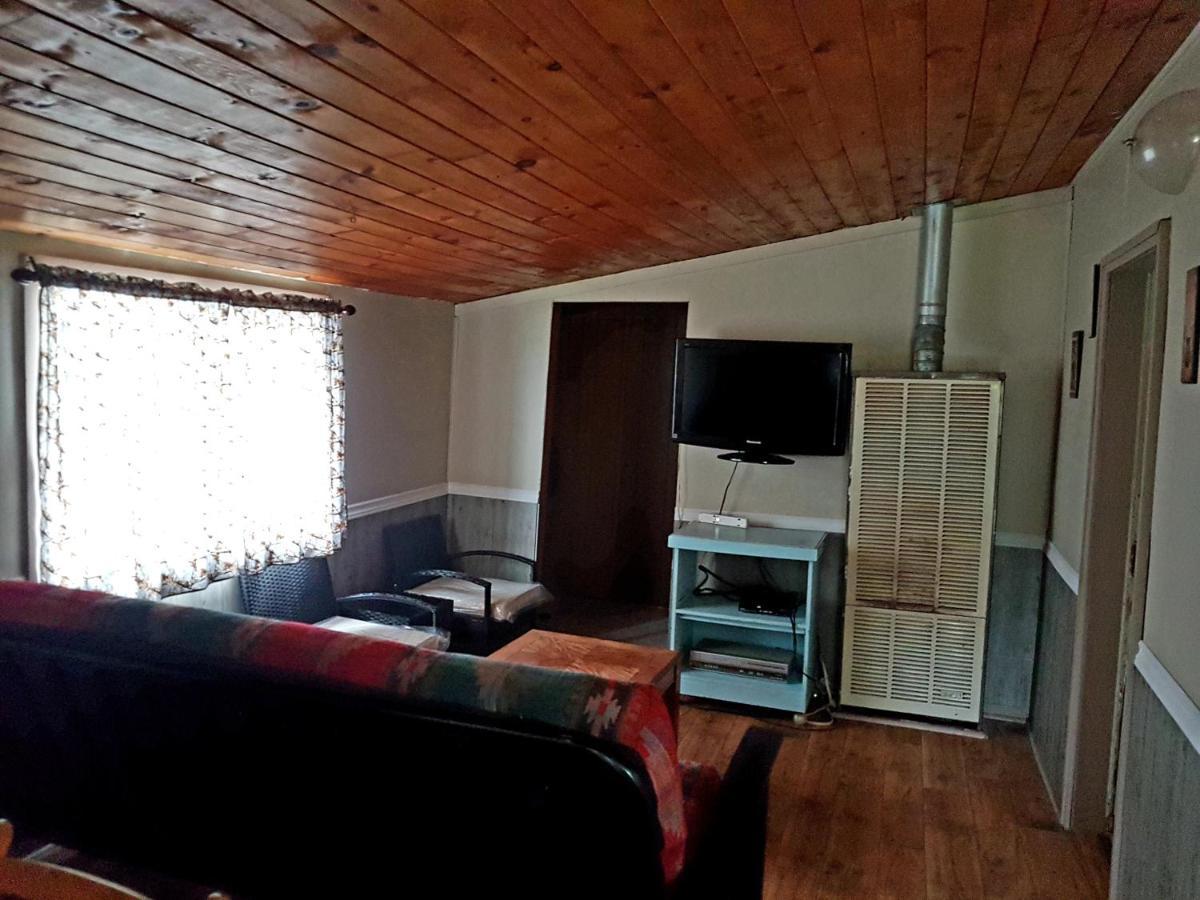 Marble Lake Lodge Cloyne ภายนอก รูปภาพ