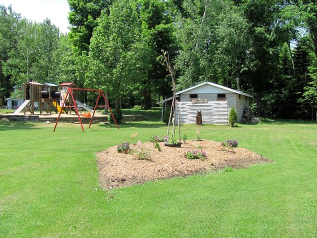 Marble Lake Lodge Cloyne ภายนอก รูปภาพ