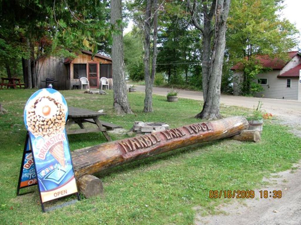 Marble Lake Lodge Cloyne ภายนอก รูปภาพ