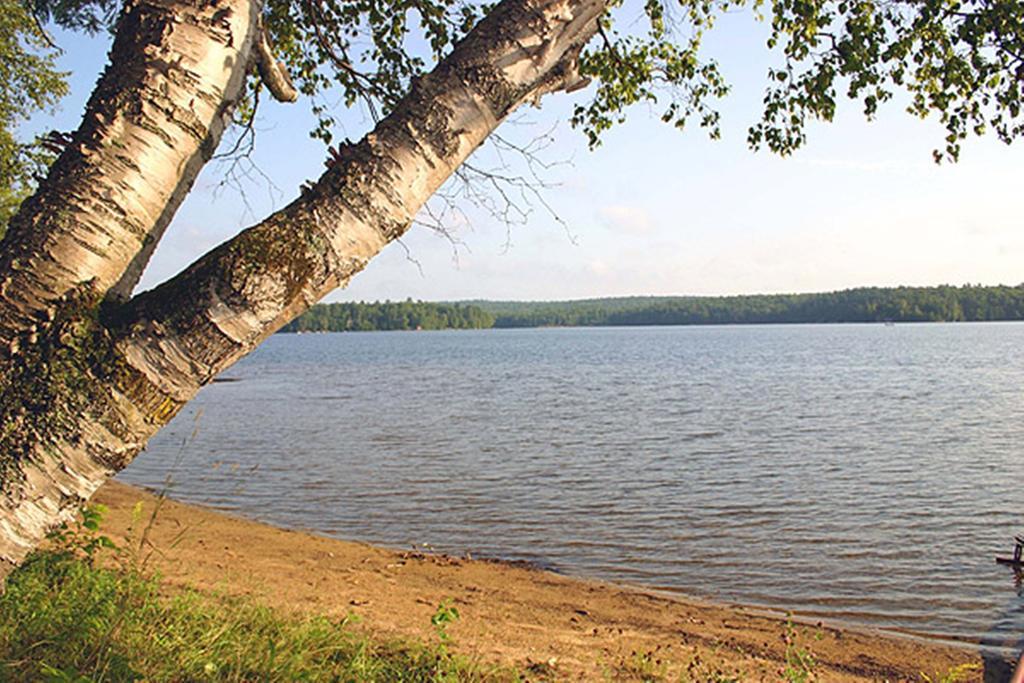 Marble Lake Lodge Cloyne ภายนอก รูปภาพ