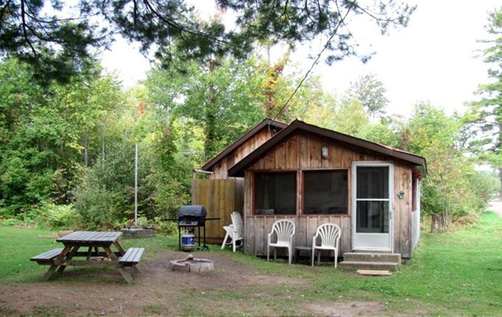 Marble Lake Lodge Cloyne ภายนอก รูปภาพ