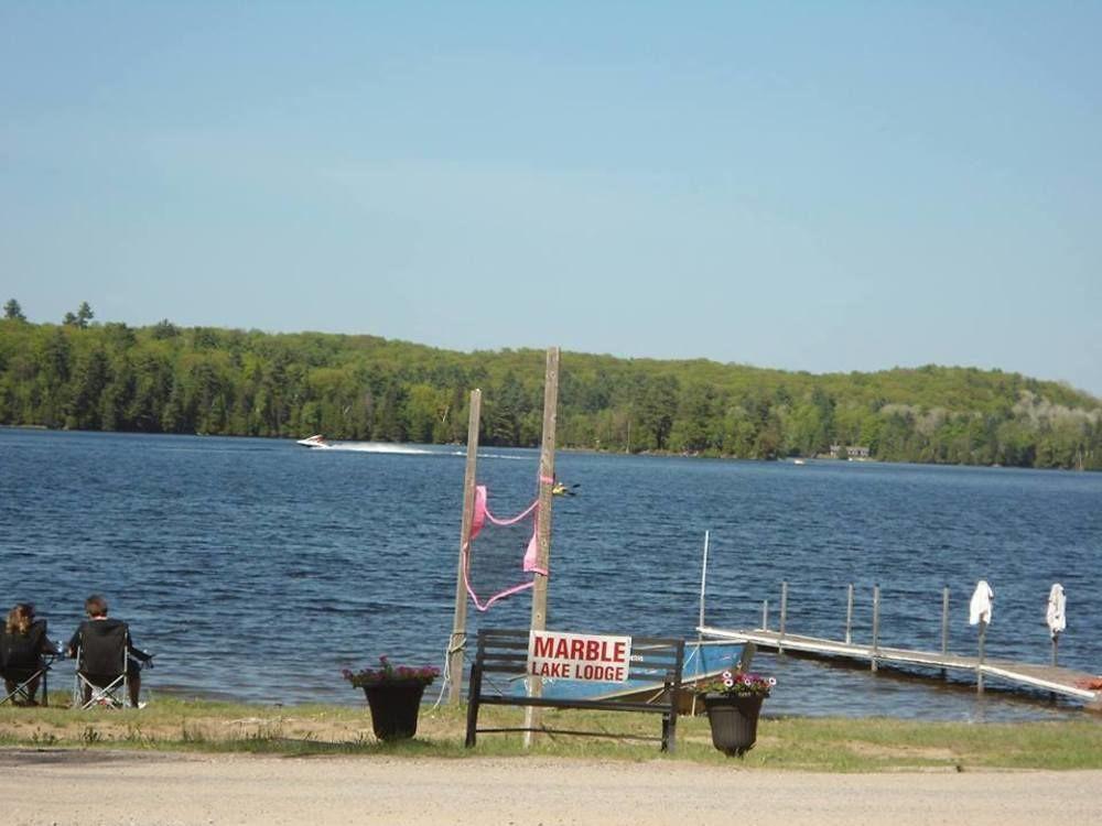 Marble Lake Lodge Cloyne ภายนอก รูปภาพ